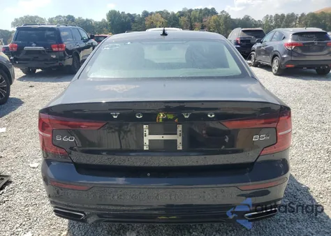 2022 Volvo S60 B5 Momentum z USA, uszkodzony, nr VIN 7JRL12TZ8NG189657